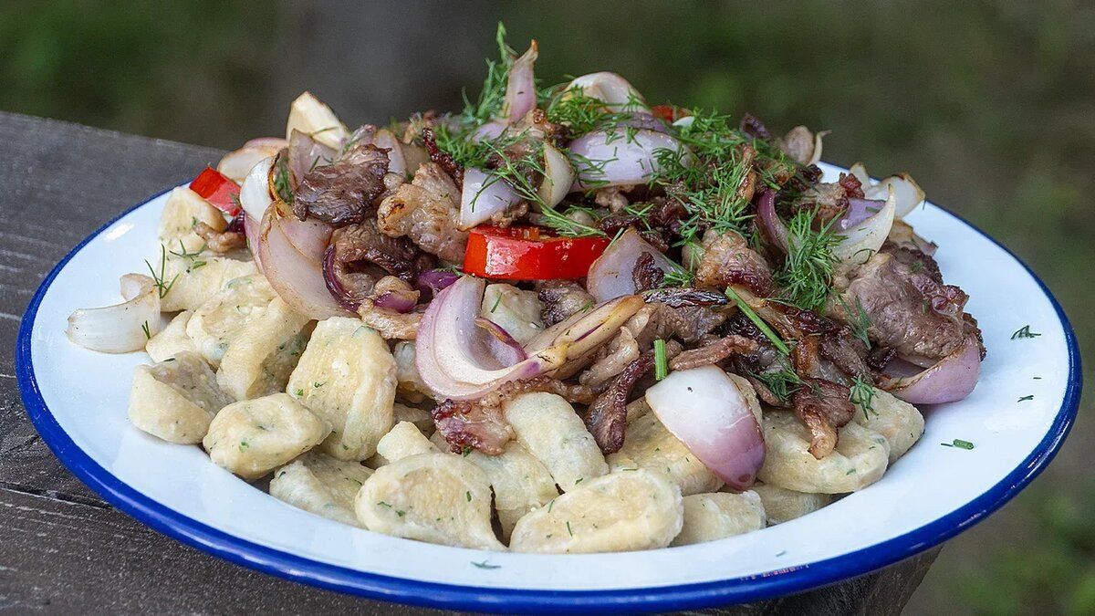 Специальный ужин: галушки с мясом за считанные минуты