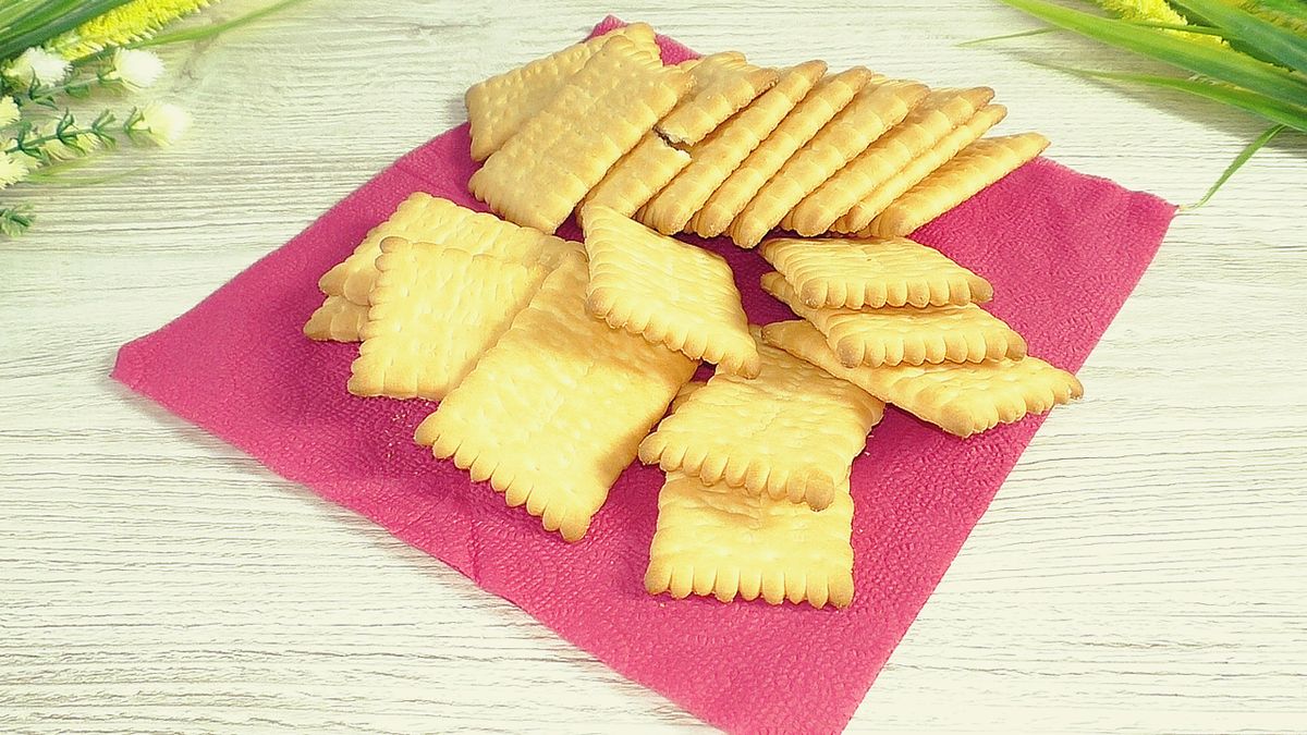 Нежный десерт без выпечки: рулет с творогом и бананом